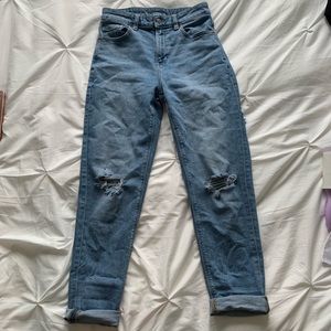 Cute American eagle mom jeans